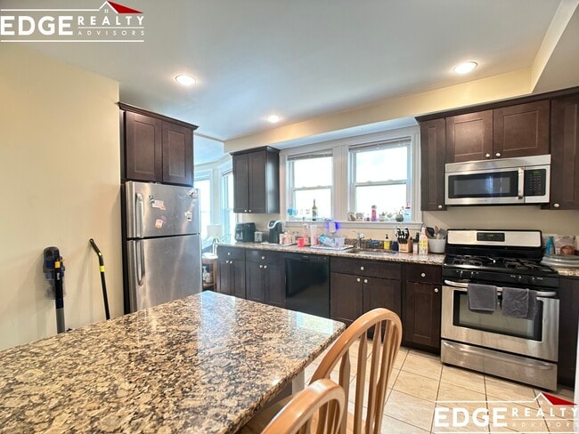 Building Photo - 58 Atkins St