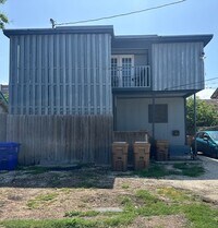 Building Photo - Updated 2-Bed, 2-Bath Duplex
