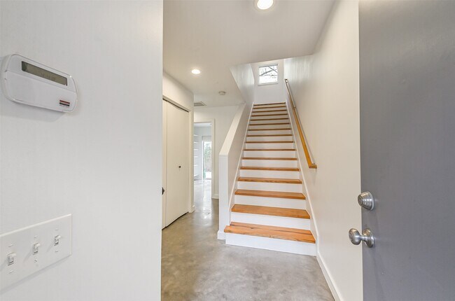 Building Photo - 5214 Blossom St