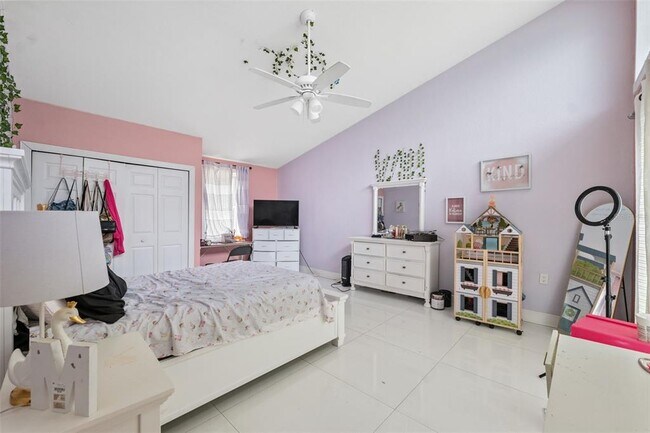 Building Photo - 4527 Redcoat Dr