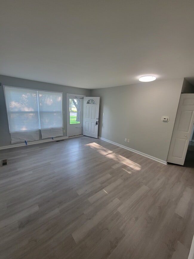 Building Photo - 118 Fairlane Dr