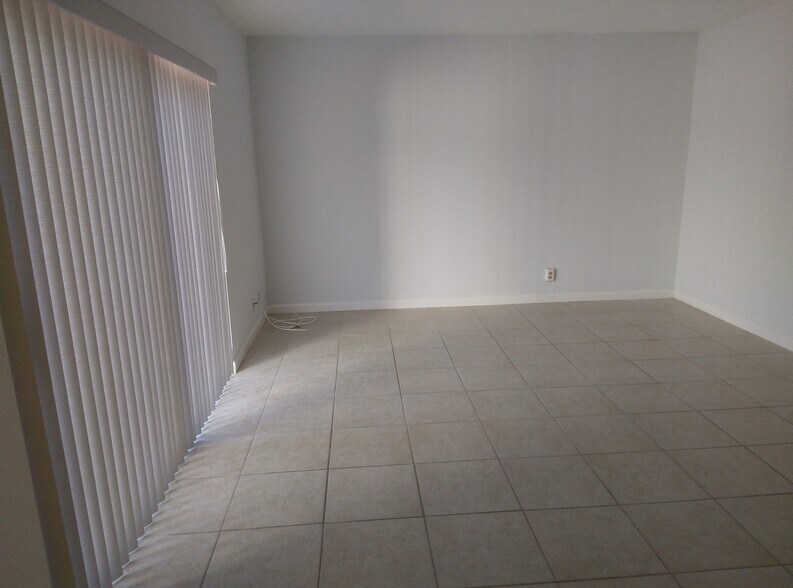 Building Photo - 131 Lake Arbor Dr