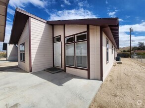 Building Photo - Open Concept 3 Bedroom 2 Bath Home