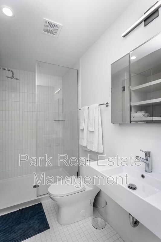 Building Photo - 323 S East St