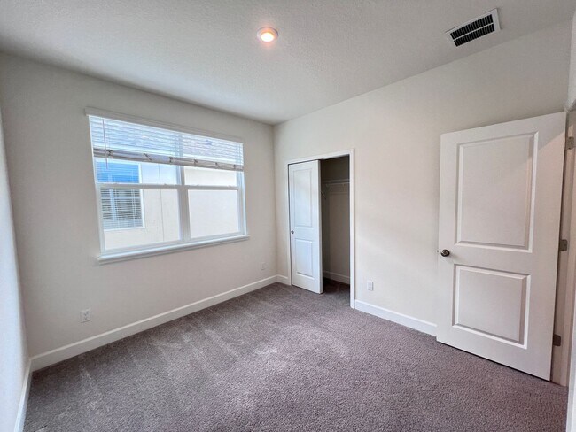 Building Photo - Gorgeous Furnished Home in Winter Garden!