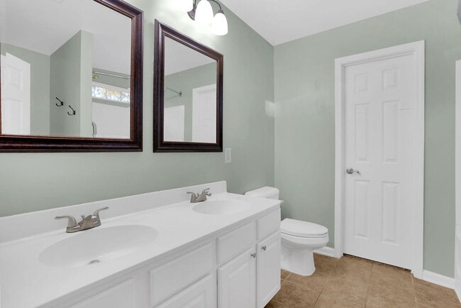 Building Photo - 3 bedroom 2 1/2 bath with loft