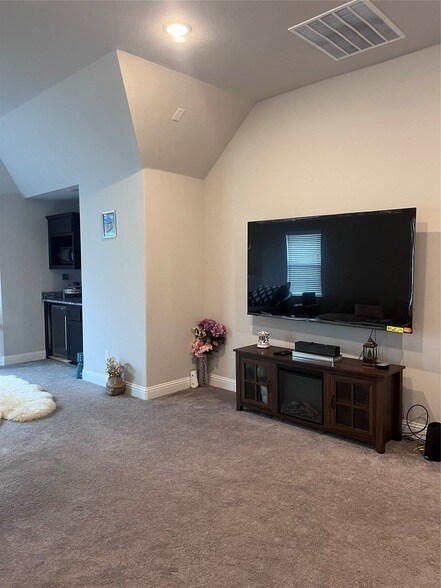 Building Photo - 9832 El Colina Dr