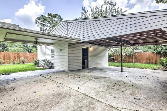 Building Photo - 1607 Libbey Dr