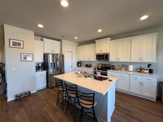 Building Photo - 12000 Saddle Rock Dr