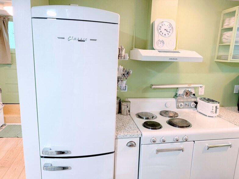 Kitchen includes all kitchenware. - 570 Saint Charles Ave NE
