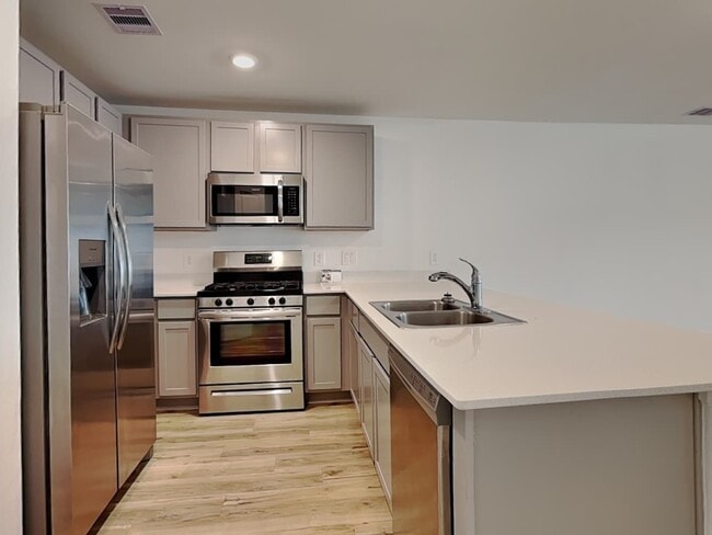 Building Photo - 18714 Mercer Fls Dr