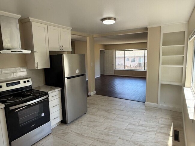 Building Photo - 3-Bedroom Rodeo Home with Brand New Kitchen!