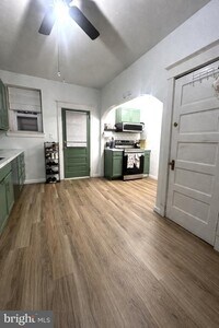 Building Photo - 1005 Stanbridge St