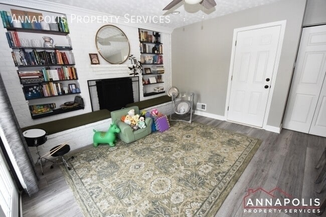 Building Photo - 2500 Symphony Ln