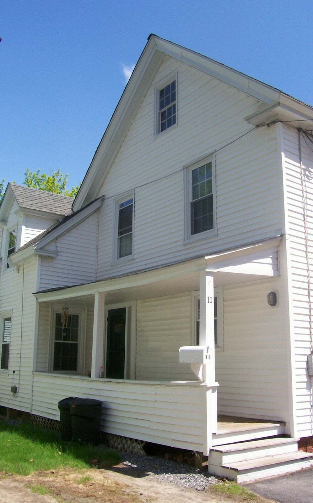 Building Photo - 11 Maple St