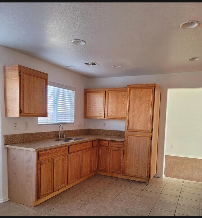 Building Photo - 11666 English Ct