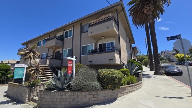 Building Photo - 785 W 19th St