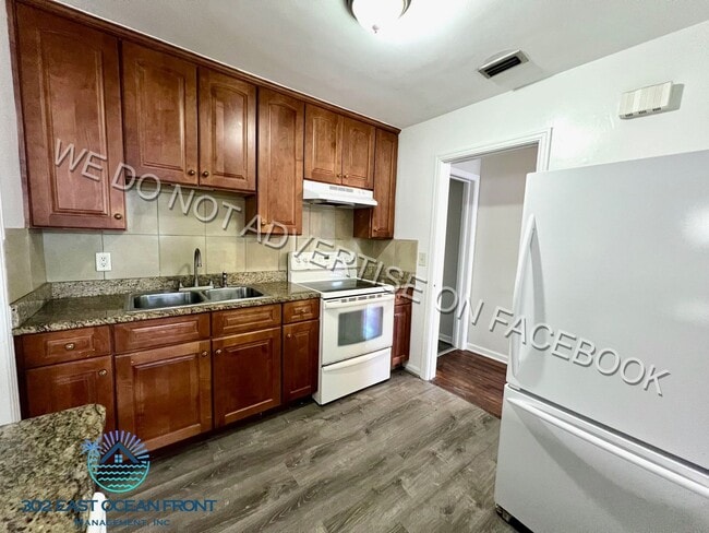 Building Photo - Charming 3 bedroom / 2 bathroom house now available for rent!