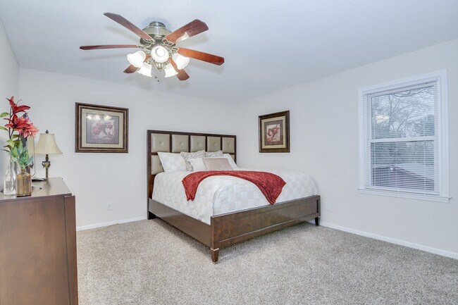 Building Photo - 2415 Apricot Ln