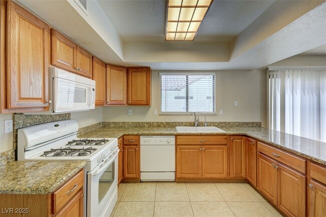 Building Photo - 3229 Canyon Lake Dr
