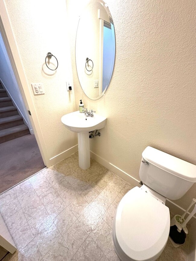 Building Photo - Welcome to modern luxury living in the heart of Midtown Sacramento!