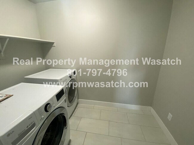 Building Photo - Rent This Beautiful 3 Bedroom 2.5 Bathroom...