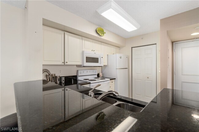 Building Photo - 1265 Wildwood Lakes Blvd