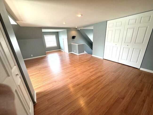 Building Photo - House