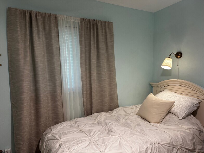 Bedroom 2 - 3605 Iroquois Ave