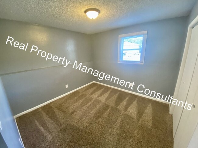 Building Photo - 2 Bedroom Home in Lee's Summit School District