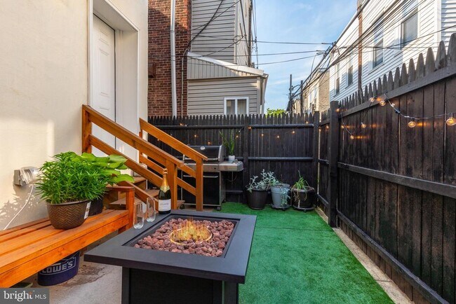 Building Photo - 1619 N Corlies St