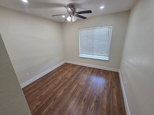 Building Photo - 616 Placer Ln