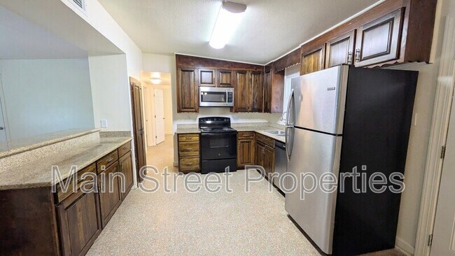 Building Photo - 2120 Curry Cir