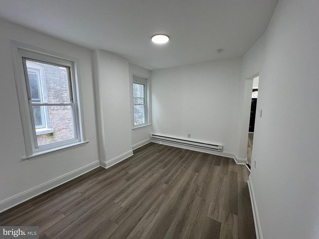 Building Photo - 925 W 3rd St