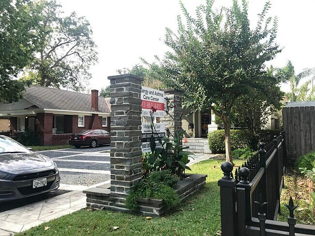 Building Photo - 1533 Heights Blvd