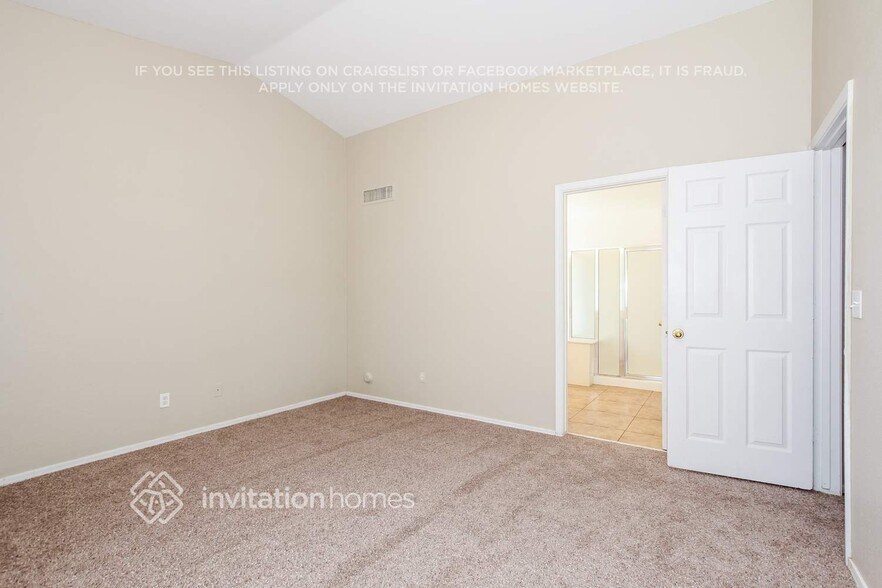 Building Photo - 11234 N 81st Ave