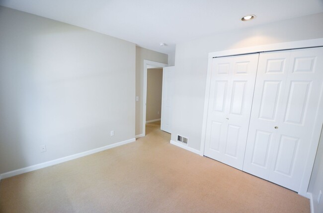 Building Photo - Move In Special! Unfurnished, 2 car garage...