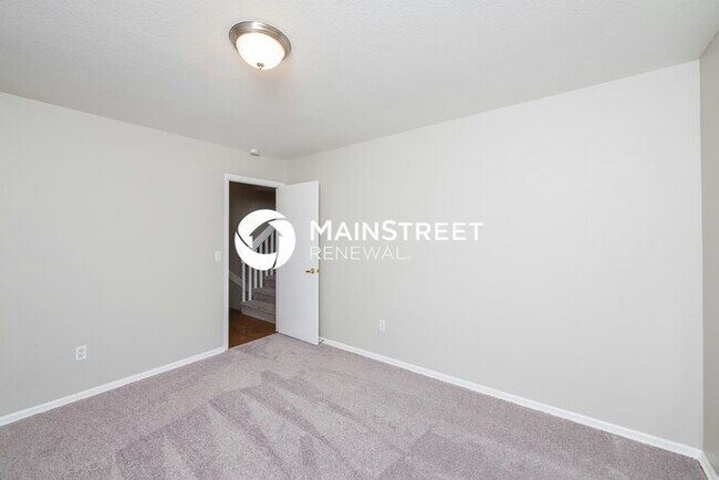 Building Photo - 4 Bedroom Pet-Friendly Home in Aurora, CO with Main Street Renewal