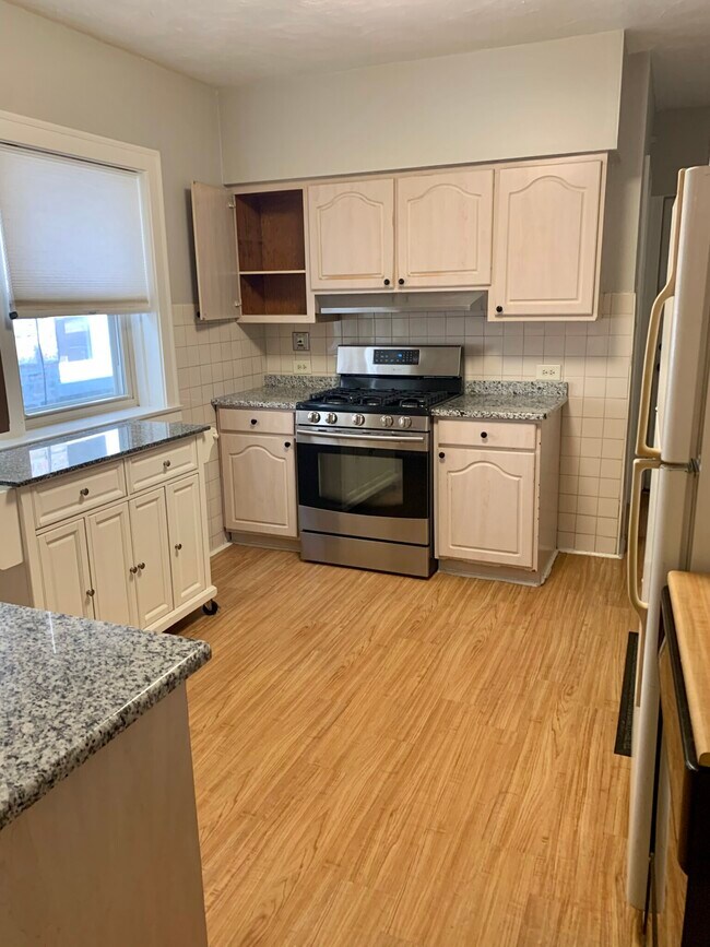 Building Photo - 5741 N Washtenaw Ave