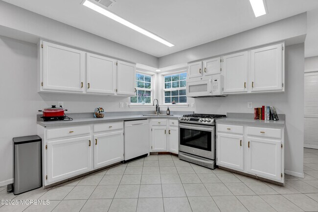 Building Photo - 210 Wingate Ct