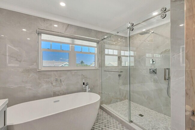 Building Photo - 205 Mainsail Cir