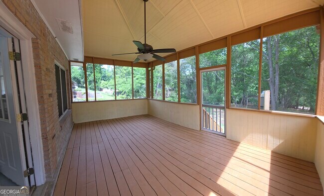 Building Photo - 3988 Rainbow Dr