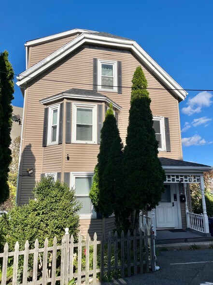 Building Photo - 205 Hillside St