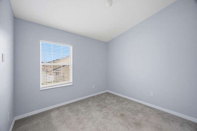 Building Photo - Villages of Bloomingdale