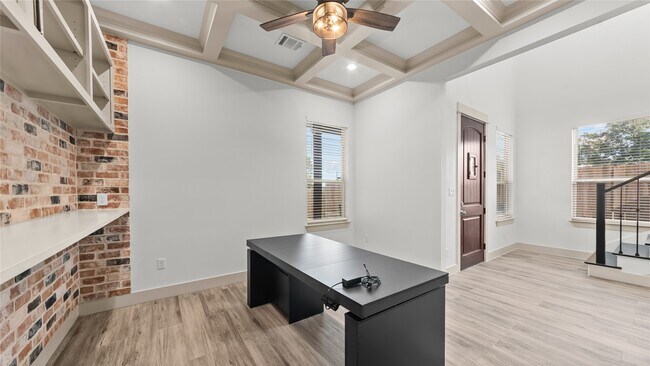 Building Photo - 517 Moore St