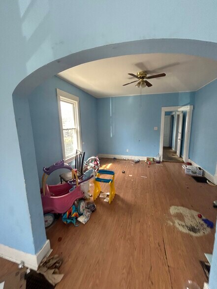 Building Photo - 2345 Iowa St