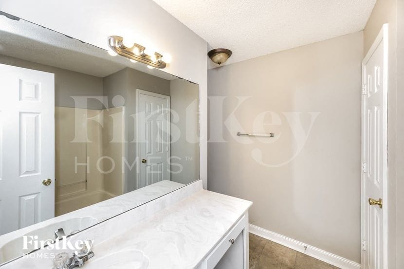 Building Photo - 7842 Shadowland Cove