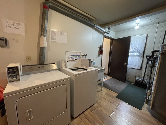 Building Photo - FRESHLY PAINTED 2BR, 1BA condo, close to RT59 shopping and restaurants. NAPERVILLE 203 SCHOOLS!