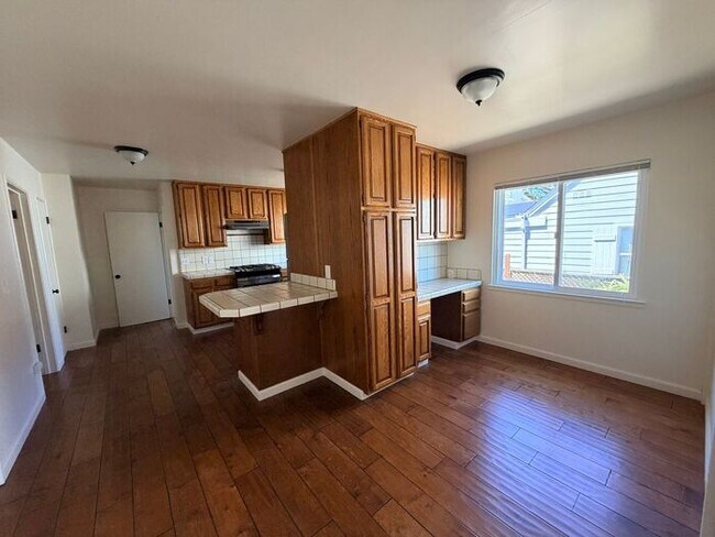 Building Photo - 3 Bed and 3 Bath Home Located Off of Forest Ave