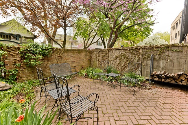 Building Photo - 588 Hawthorn Pl